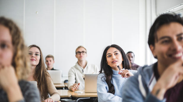 image_students_in_class_university