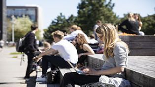 Students outside of Solbjerg Plads 